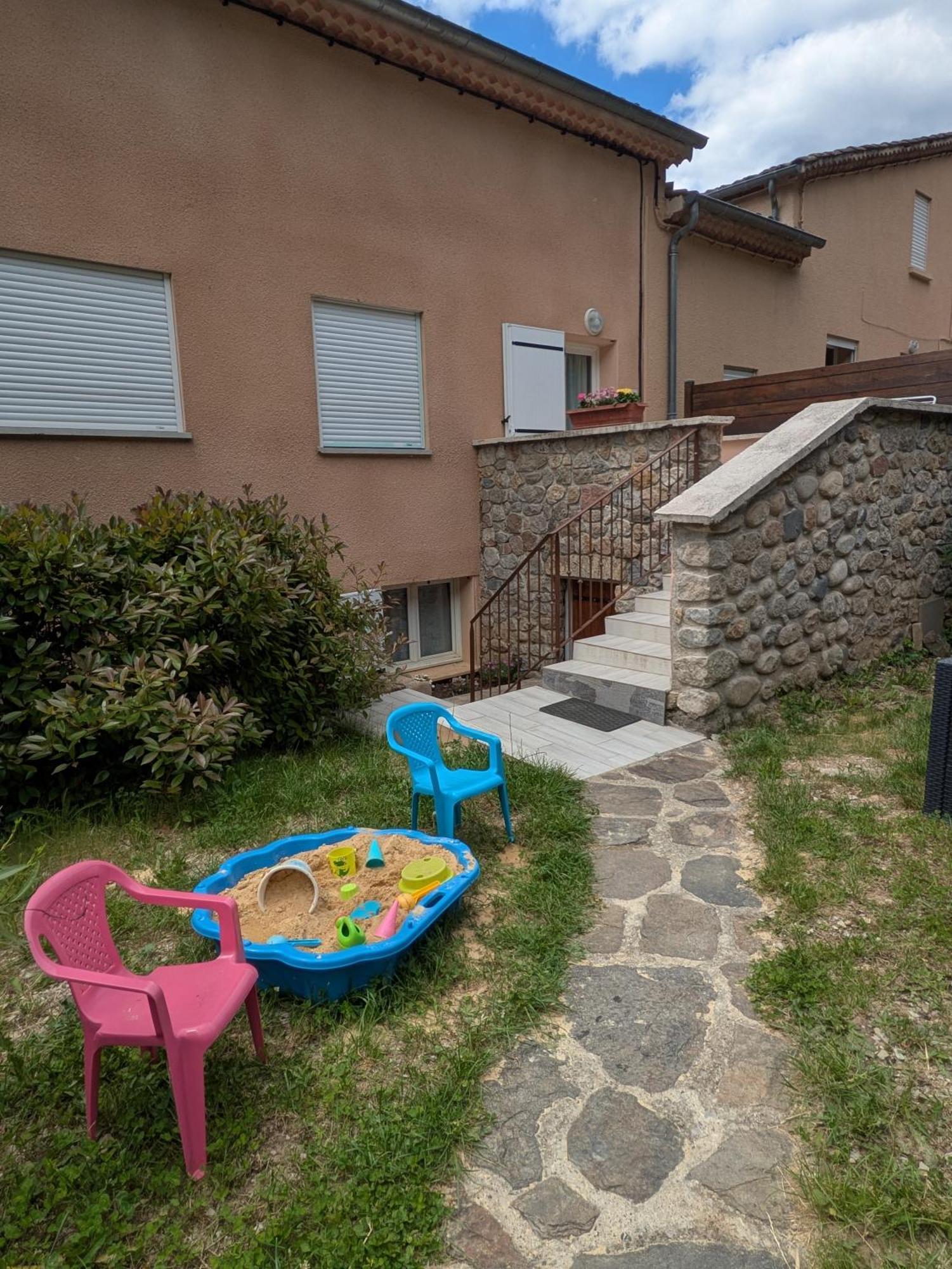 Appartement Neuf Tout Confort Aubenas Exterior photo